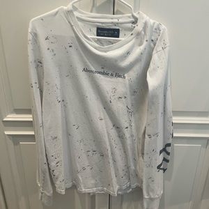 Abercrombie & Fitch Long Sleeve T-Shirt.
